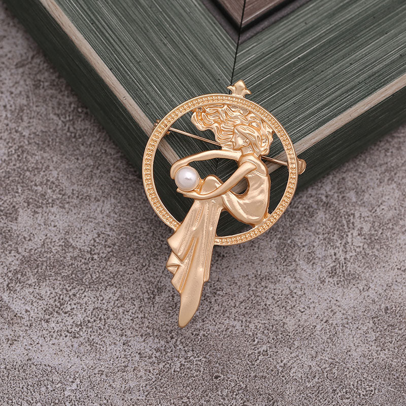 Fashion Jewellery Sitting Fairy Pearl Pin Brooch Badge Metal in Gold 5.5 cm