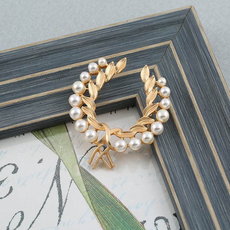 Fashion Jewellery Olive Wreath w Pearl Pin Brooch Badge Metal in Gold 5 cm